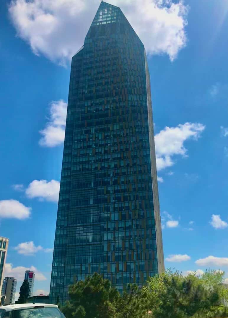 Allianz Tower — ofis binası