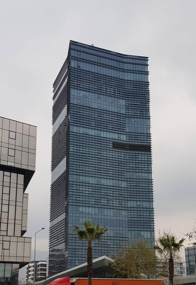Bayraklı Tower — ofis binası