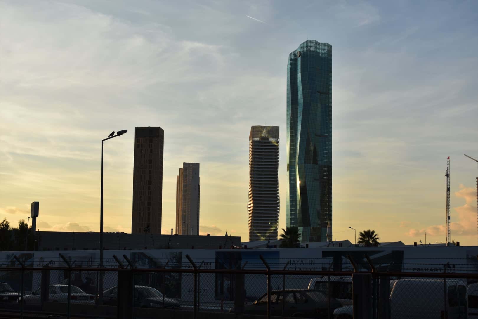 Mistral İzmir — ofis binası