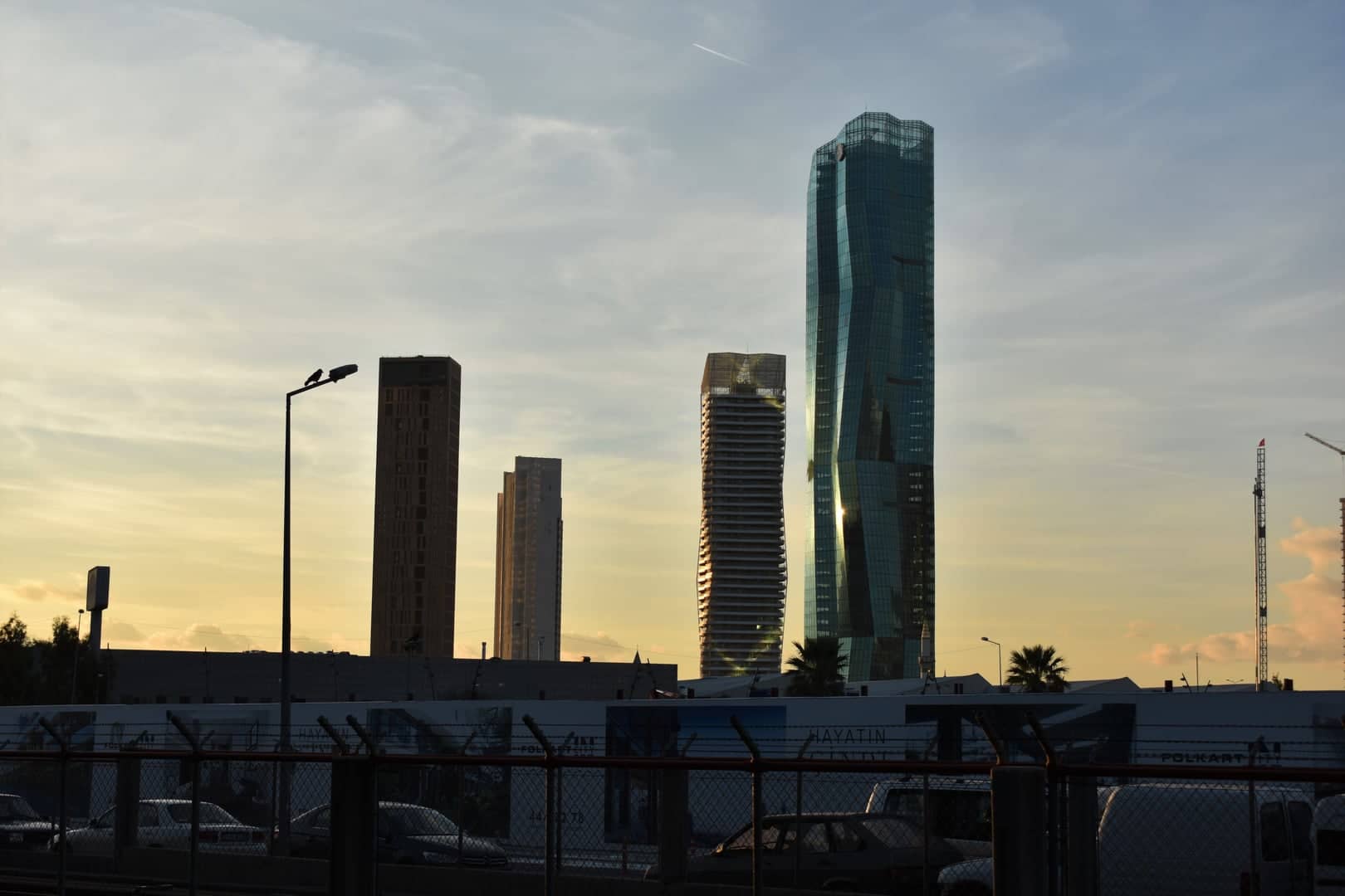 Mistral İzmir — ofis binası