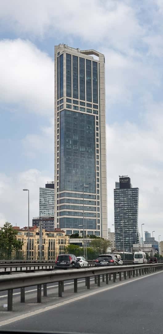 Nurol Tower — ofis binası