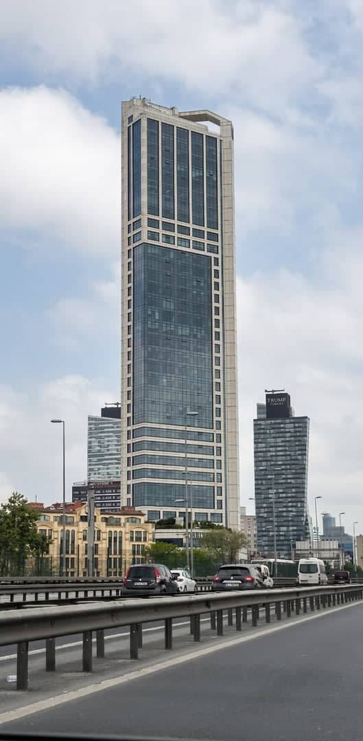 Nurol Tower — ofis binası