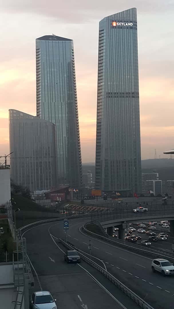 Skyland — ofis binası