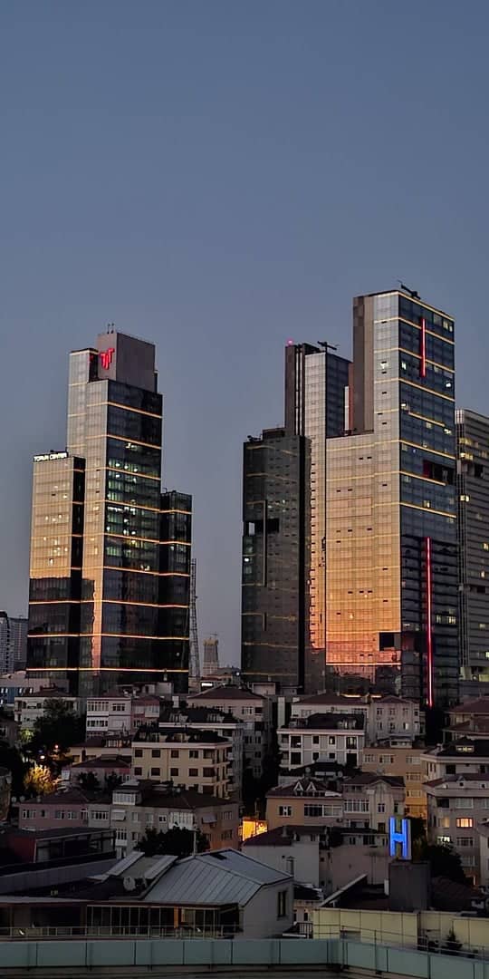 Torun Center — ofis binası
