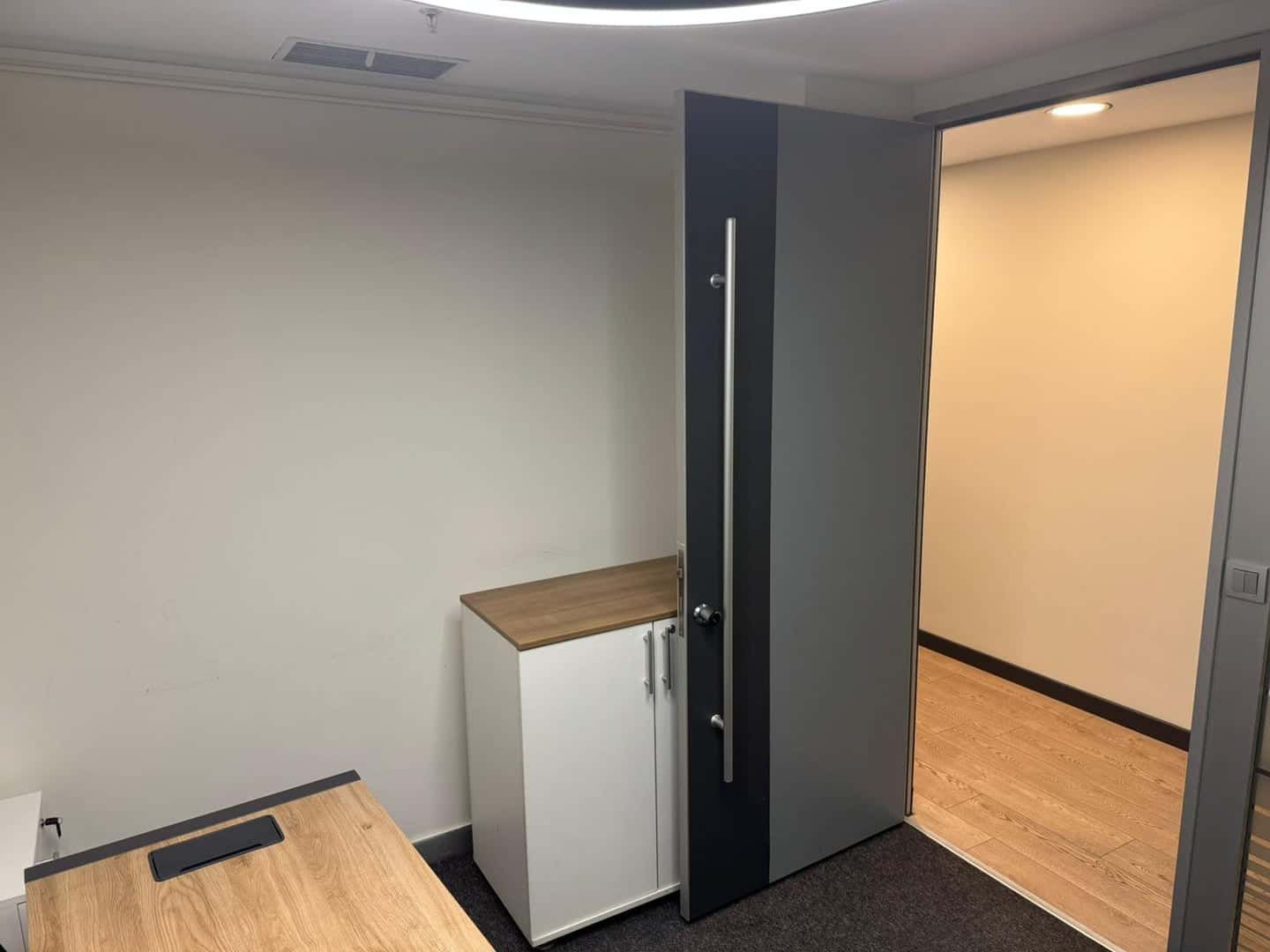 Kanyon Avm Yanında 14m2 Hazır Ofis - Hazır Ofis Şişli - Fotoğraf 2