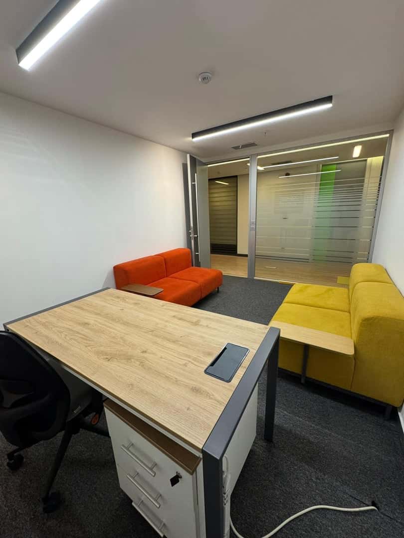 Kanyon Avm Yanında 18m2 Hazır Ofis - Fotoğraf 1